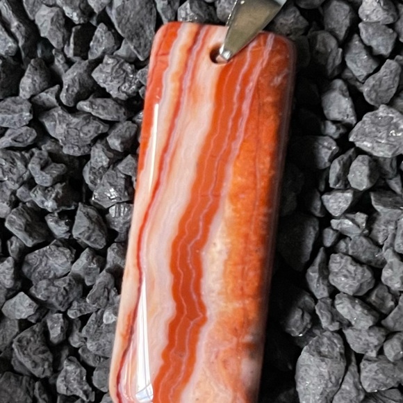 Carnelian Agate Pendant 1 1/2x3/4”. Natural Stone. Makes for a beautiful gift. - Picture 4 of 10